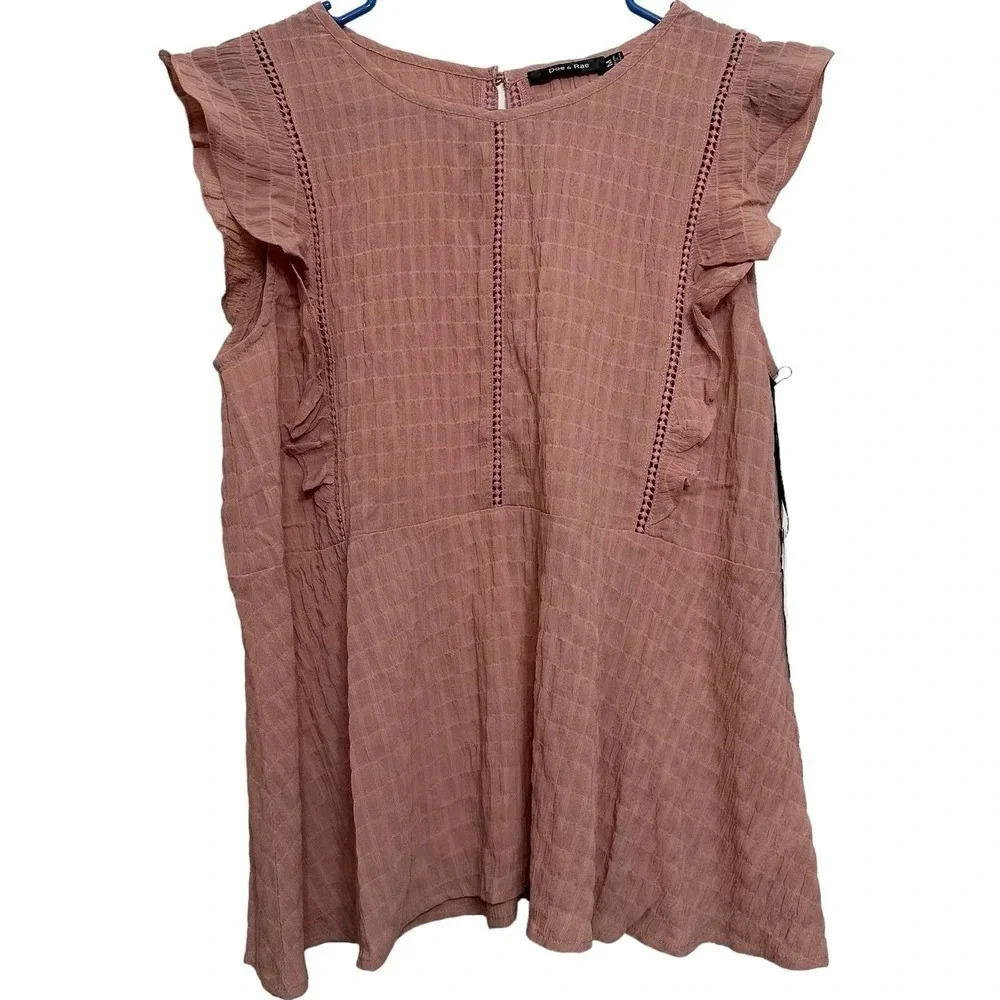 Doe & Rae NWT’s sleeveless blouse. Size medium